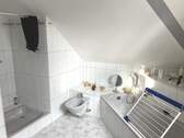 ...Bidet und Dusche (Wohnhaus) - 