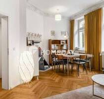 Urbaner Chic in Rostock: Möblierte 2-Zimmer-Perle mit Deckenstuck & exklusivem Flair