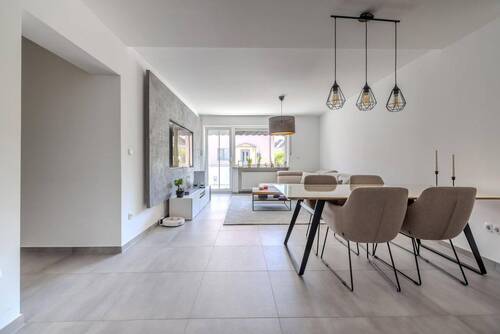 Bild 1 - PROVISIONSFREI ! Moderne 4- Zimmer-EG- Wohnung mit großzügigen Wohnbereich & Terasse