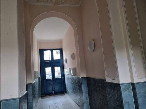 Treppenhaus - Etagenwohnung mit 75,50 m&sup2; in Dresden zum Kaufen