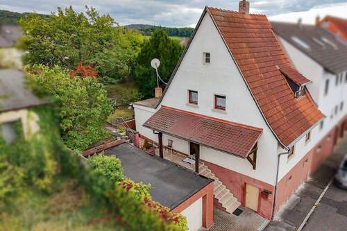 Seitenansicht Haus - 'Haibach ruft: Ihr Familienglück mit Gartenidylle nahe Aschaffenburg