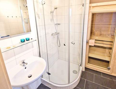 Duschbad EG mit Sauna - 