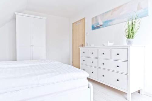 Schlafzimmer 1 mit Meerblick - 