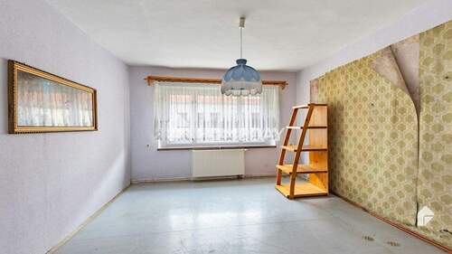 1. OG Schlafzimmer 1 - 