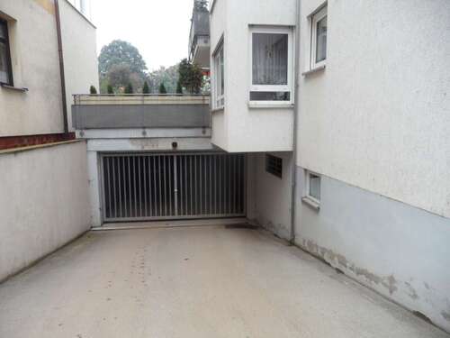 Tiefgarageneinfahrt - 