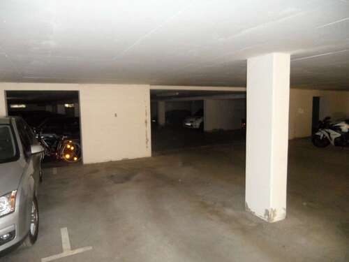 Tiefgaragenstellplatz - 