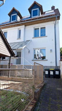Vorderansicht - Wohnhaus in ruhiger Lage, Frankfurt Nord