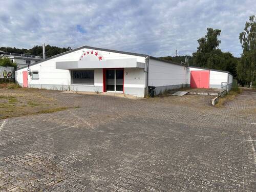 1.jpg - Gewerbehalle mit großem Außenbereich in Weilburg – vielseitig nutzbar Vermietung oder Verkauf