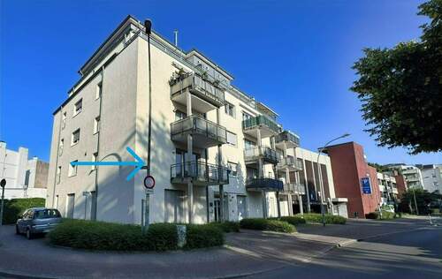 Seitenansicht - Charmante 2,5-Zimmer-Wohnung für Senioren mit Balkon und Komfort!