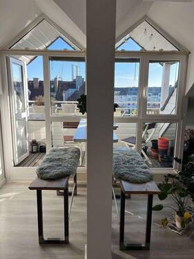 Bild 1 - Helle 2-Zimmer-Wohnung mit Balkon & Stellplatz in Sendling - möbliert, mit Einbauküche & Wannenbad