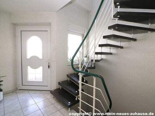 Bild 11 Treppenflur - 