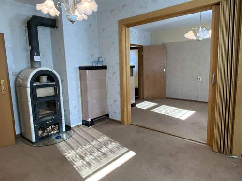 Kaminofen im Wohn-/Esszimmer - Doppelhaushälfte mit 124,00 m&sup2; in Pößneck zum Kaufen