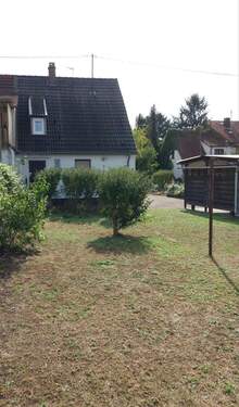 Ansicht hinten, Hauseingang - 4 Zimmer Doppelhaushälfte in Karlsruhe