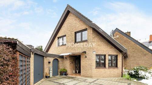 Außenansicht 1 - Neuwertige Doppelhaushälfte mit hochwertiger Ausstattung und Garten