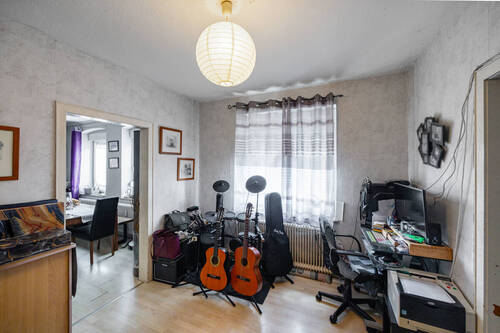 Wohnzimmer - Mehrfamilienhaus, Wohnhaus mit 184,00 m&sup2; in Leopoldshöhe zum Kaufen