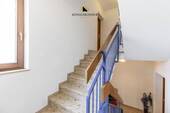 Freundlicher Empfang über´s Treppenhaus - 3 Zimmer Etagenwohnung in Wannweil