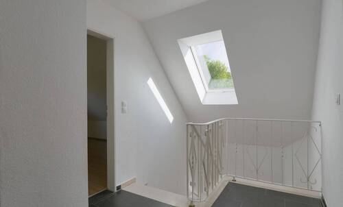 V1674 Flur Oben - 