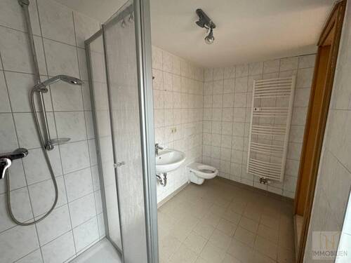 Nebengelass: Badezimmer - 
