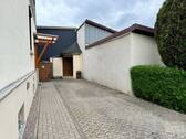 Gepflegte Einfahrt bietet Parkmöglichkeiten - Mehrfamilienhaus, Wohnhaus zum Kaufen in Bad Blankenburg
