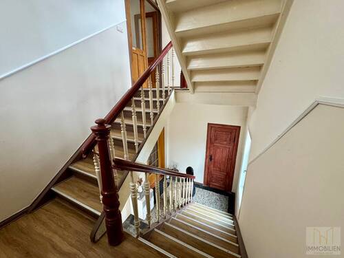 Frisch renoviertes Treppenhaus - Mehrfamilienhaus, Wohnhaus mit 177,10 m² in Bad Blankenburg zum Kaufen