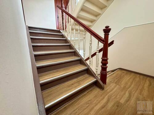 Frisch renoviertes Treppenhaus - 