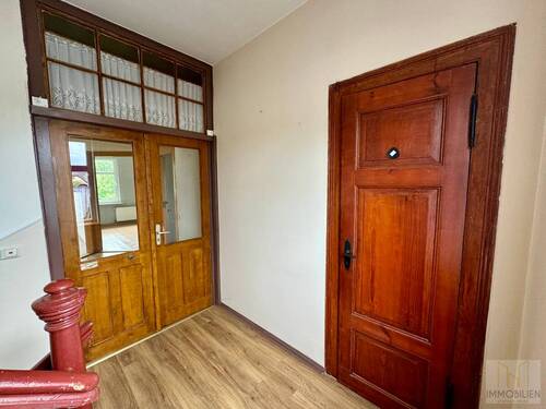 OG: Wohnungstür und sep. WC - 