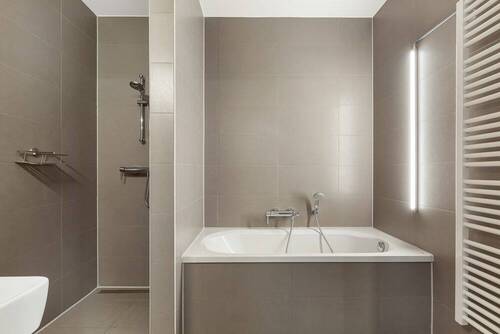 Modernes Badezimmer en suit - 