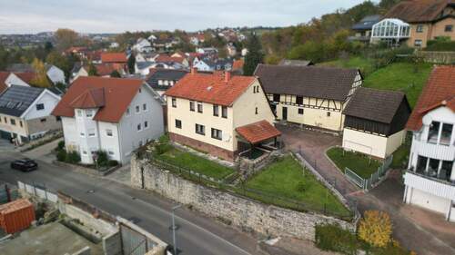 Seiten Ansicht mit Hof - 