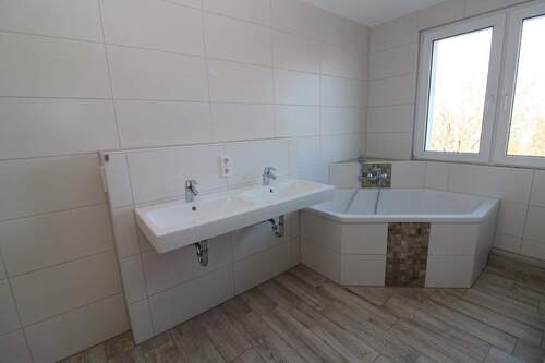 Bad - XXL Hoch drei...Etagen-Wohnung mit Wanne, Dusche, Gäste-WC u. 2 Balkonen!!!!