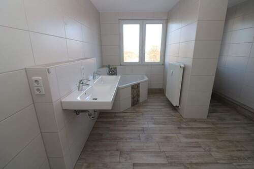 Bad - 4 Zimmer Etagenwohnung in Freiberg