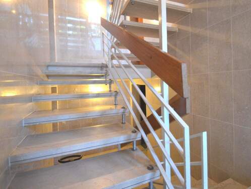 Treppenhaus - 1 Zimmer Mehrfamilienhaus, Wohnhaus zum Kaufen in Gerlingen