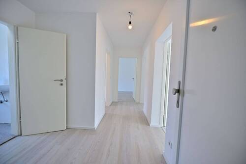 Flur Diele - 3 Zimmer Etagenwohnung zur Miete in Zirndorf