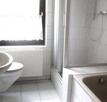 Gepfl.- 3- Zi.- Erdgesch.-Wohnung m. Einbauküche im Northeimer 0rtsteil B ü h l e
