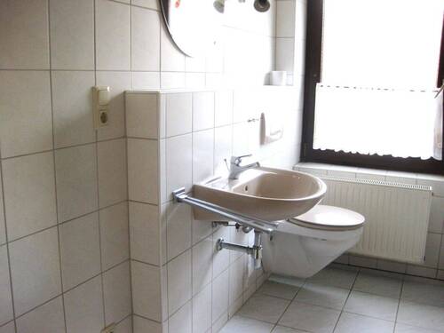 Bad WC Wanne u Dusche.JPG - 3 Zimmer Etagenwohnung zur Miete in Northeim