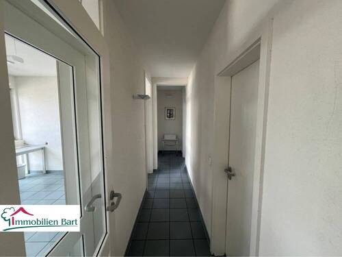 Flur - 9 Zimmer Büro in Wadern