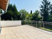 großer Balkon zum Garten - 