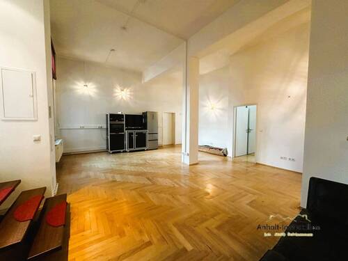 Wohnzimmer (3) - 4 Zimmer Etagenwohnung zur Miete in Bitterfeld-Wolfen