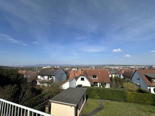 Aussicht mit Garten - 4 Zimmer Einfamilienhaus zum Kaufen in Bad Vilbel