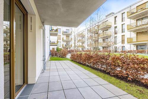 große Terrasse zum Innenhof - 