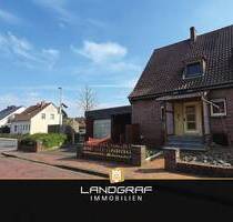 Charmante Doppelhaushälfte mit Potenzial auf tollem Endgrundstück mit Keller und Carport! - Dünsen