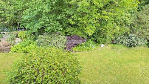 Blick vom Balkon in den Garten - 