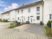 Straßenansicht - Modernes Reihenmittelhaus mit hochwertiger Ausstattung, - ruhig und zentral in Magstadt