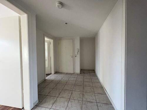 Flur (2) - 2 Zimmer Etagenwohnung zur Miete in Duisburg