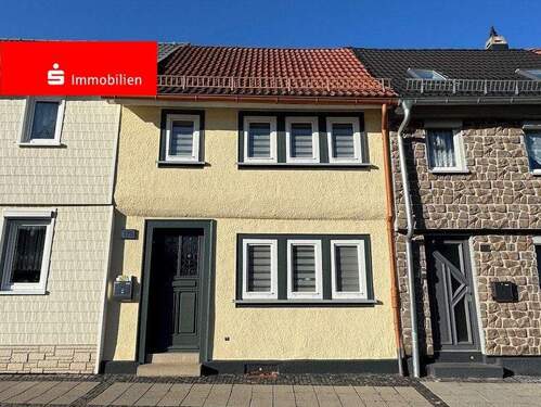 Straßenansicht - ***Einziehen und fertig!*** - 150.000,00&nbsp;EUR Kaufpreis, ca.&nbsp; 89,40&nbsp;m&sup2;&nbsp;Wohnfl&auml;che