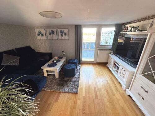 Wohnzimmer mit Terrassenzugang - Reihenmittelhaus mit 89,40 m&sup2; in Ohrdruf zum Kaufen