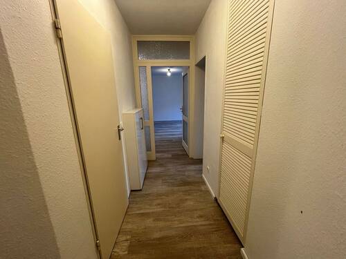 Flur mit Einbauschränken - 