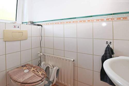 das Gäste-WC im Eingangsbereich - Reihenmittelhaus mit 115,00 m² in Buchholz i. d. Nordheide zum Kaufen