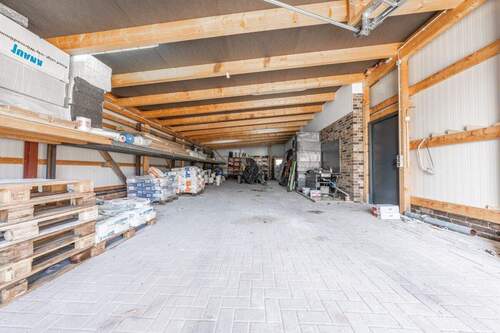 mit viel Stauraum und Schwerlastregalen - 