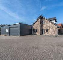 Stilvolles Einfamilienhaus mit Gewerbehalle in zentraler Lage - Löningen
