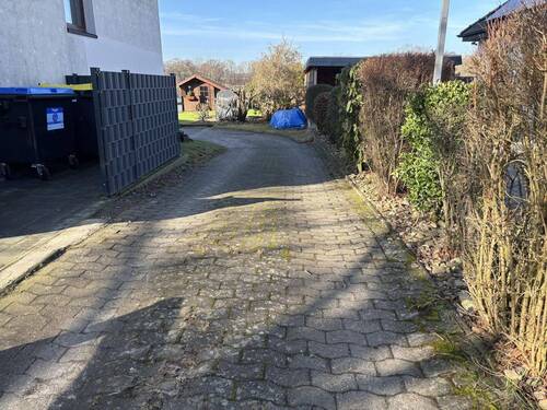 Hofzufahrt - 3 Zimmer Etagenwohnung zum Kaufen in Langenhagen